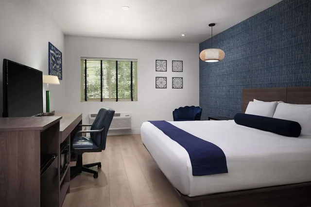 غرفة قياسية بسرير كينج، Hotel Zico, BW Signature Collection 1/2
