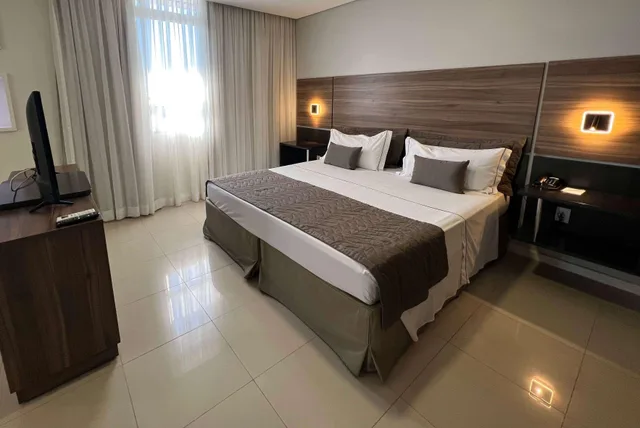 Master, Suite, Single, King Bed, Wyndham Golden Foz 1/2