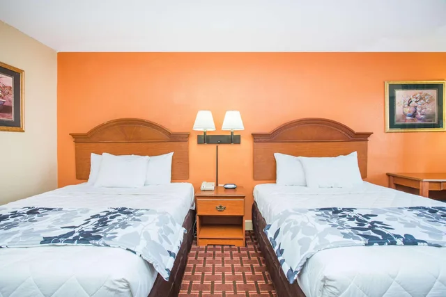 غرفة بسريرين كوين للمدخنين، Days Inn by Wyndham Athens 1/2