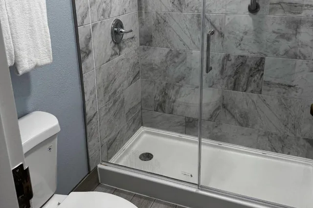 Efficiency, 2 Double Beds, Suburban Studios Christiansburg - Blacksburg 2/4