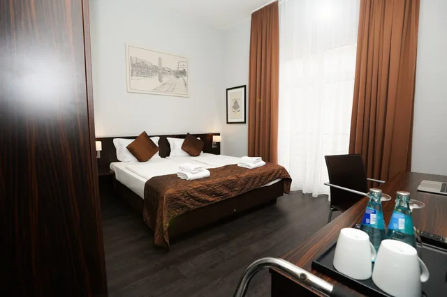 غرفة بزنس بسريرين منفصلين، The Atrium Hotel 4/9