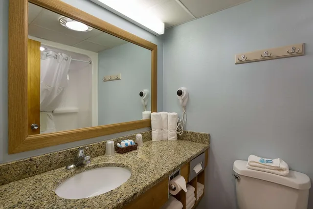 Suite, Queen Bed, Partial Ocean View, Living Area, Kitchen, Dayton House Resort, BW Signature Collection 2/2
