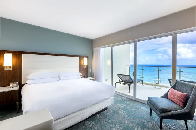 Honeymoon, Suite, King Bed, Garden and Ocean View، Caribe Hilton 2/4