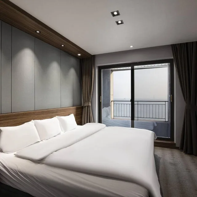 غرفة ديلوكس بسرير كينج بشرفة، Western Grace Hotel 3/10