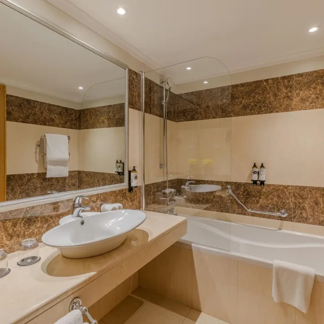 جناح جونيور ثلاثي، Pestana Carlton Madeira 5/5