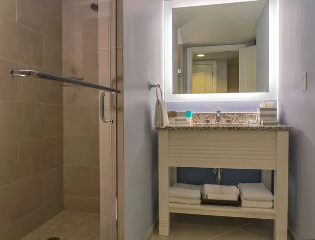 غرفة ديلوكس بسرير كينج بإطلالة جزئية على البحر بمطبخ صغير، Hyatt Regency Clearwater Beach Resort And Spa 6/7