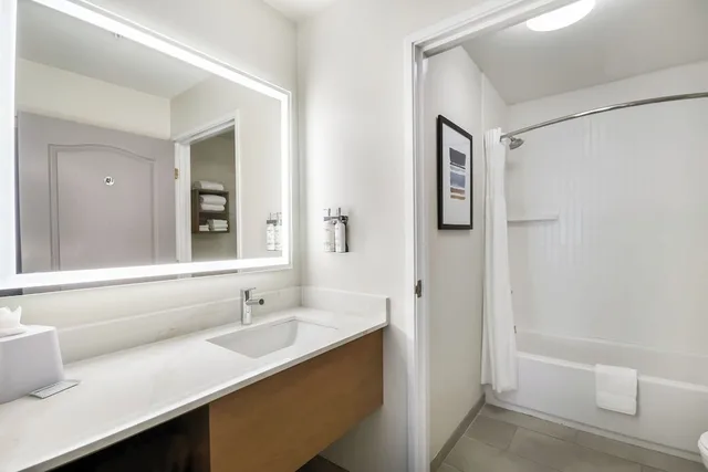 جناح بسريرين كوين بمطبخ، Staybridge Suites Detroit North - Royal Oak by IHG 5/7