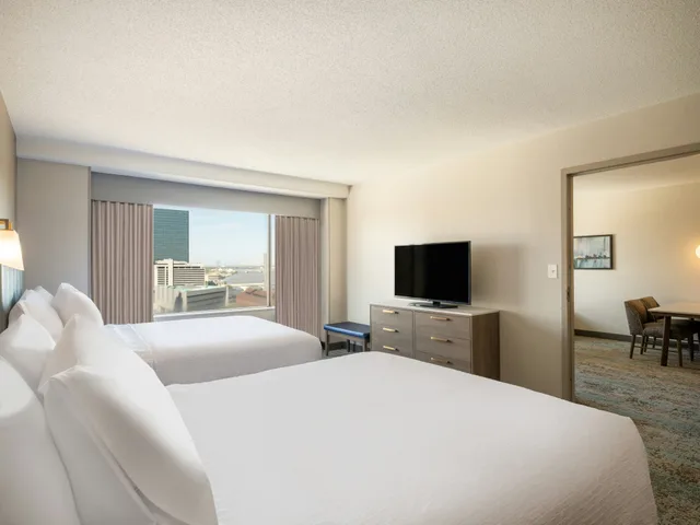 جناح بسريرين كوين بإطلالة، Homewood Suites by Hilton Toledo Downtown 1/3