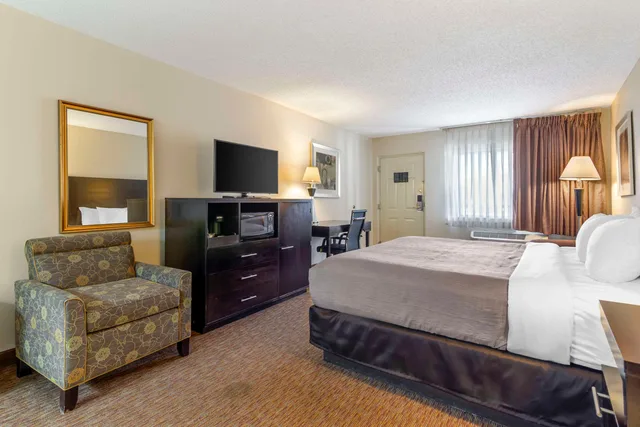 غرفة بسرير كينج للمدخنين، Quality Inn Cordele 3/7
