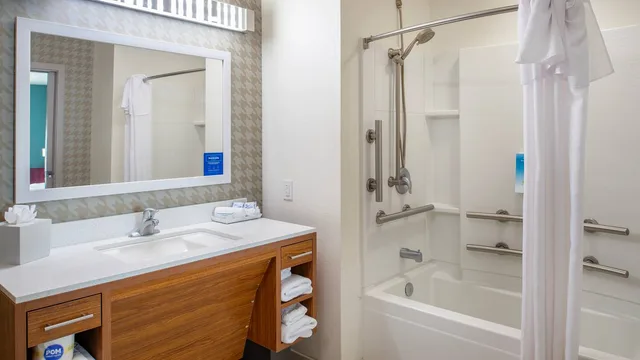 جناح استوديو بريميوم بسرير كينج لذوي الإعاقة، Home2 Suites St Louis Central West End Forest Park 3/3