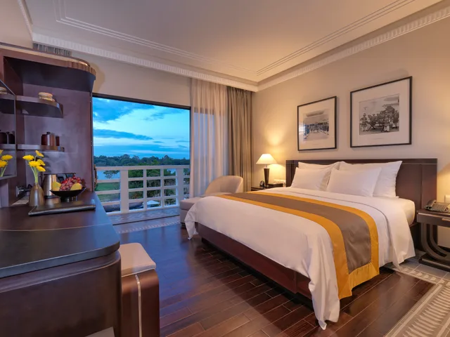 غرفة سوبيريور بسرير مزدوج بإطلالة على النهر، Azerai La Residence Hue 1/3