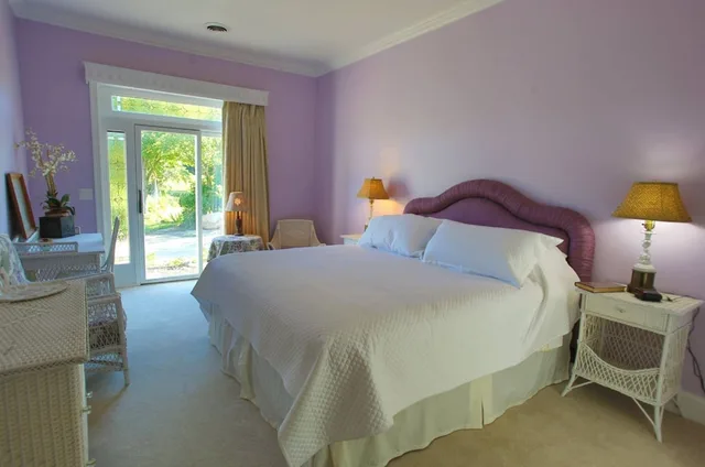 Garden, King Bed, Inntiquity A Country Inn 2/3