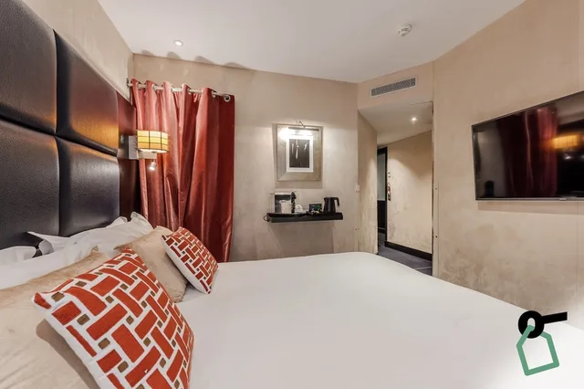 غرفة سوبيريور بسرير كوين، Hotiday Room Collection - Paris Arc de Triomphe 4/10