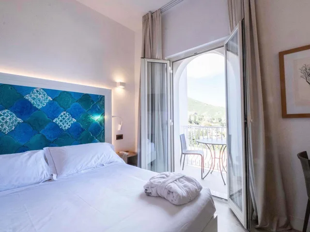 Classic, Queen Bed, Lateral Side Sea View، Splendid Hotel Taormina 4/8
