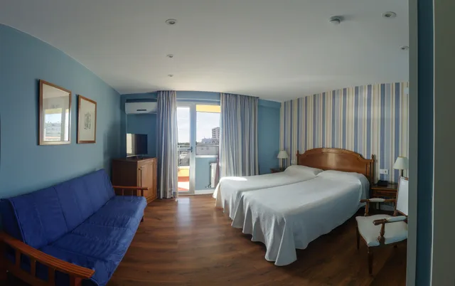 غرفة بسرير كوين بإطلالة على المسبح والبحر، La Barracuda Hotel 2/10