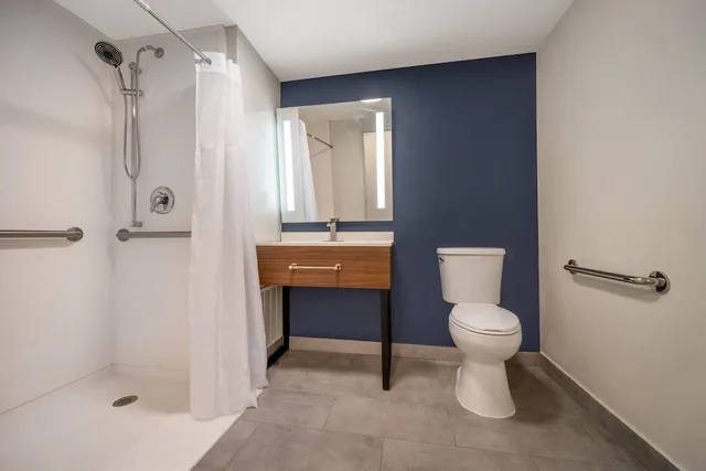 غرفة بسرير كينج لذوي الإعاقة، Wingate by Wyndham Dublin Near Claytor Lake State Park 5/6