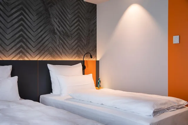 غرفة بزنس بسرير فردي، LOGINN Hotel Berlin Airport 1/3