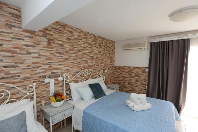 غرفة ثلاثية بشرفة، Kastro Hotel 2/8
