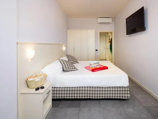 غرفة بسرير مزدوج أو سريرين منفصلين بإطلالة على البحر بشرفة، Hotel Laurin Formerly Best Western Hotel Laurin 4/9