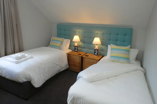 Lake, House, Double and Twin Beds, 4 Bathrooms، Retallack Resort and Spa 4/10