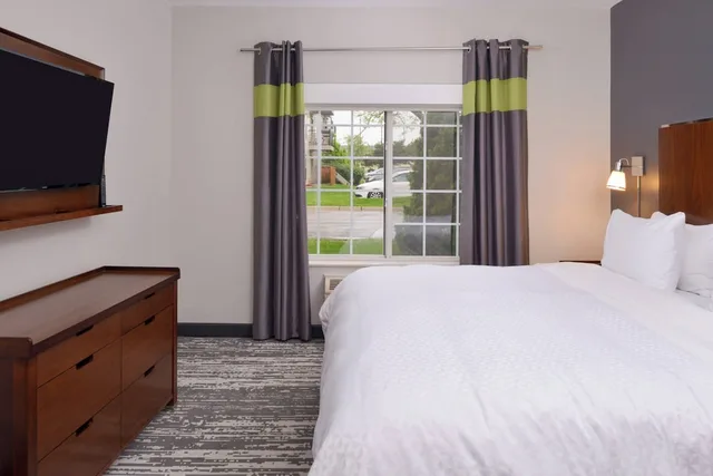 استوديو بسرير كينج مع أريكة لذوي الإعاقة، Four Points By Sheraton Mount Prospect O Hare 1/1