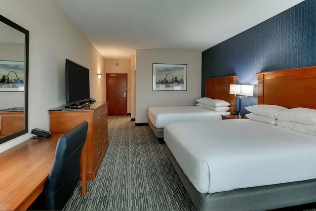 غرفة ديلوكس بسريرين كوين في طابق مرتفع، Drury Inn and Suites St Louis Arnold 1/4