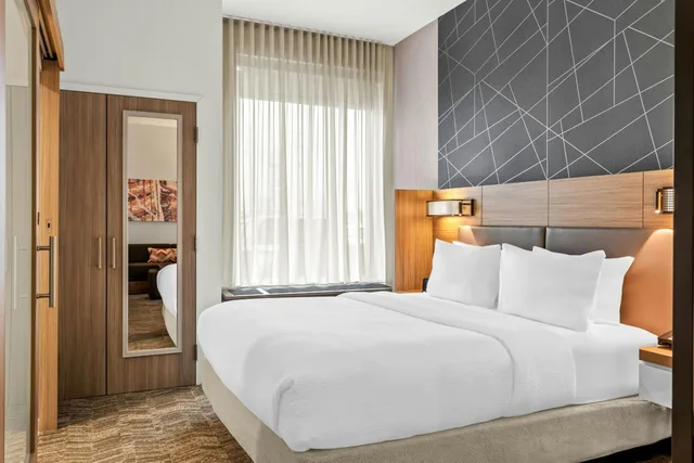 جناح بسرير كينج مع سرير سحّاب إضافي مع أريكة، SpringHill Suites by Marriott Columbus West 1/7