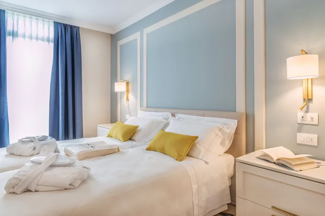 Room, Single, Twin Beds, Balcony, Sky Pool Hotel Sole Garda 2/5