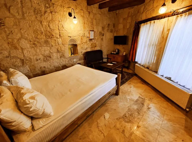 غرفة بسرير مزدوج بشرفة، Dervish Cave House 1/10