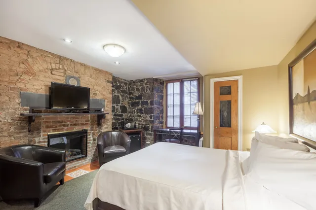جناح جونيور بسرير كوين مع أريكة، Acadia Hotel 6/9