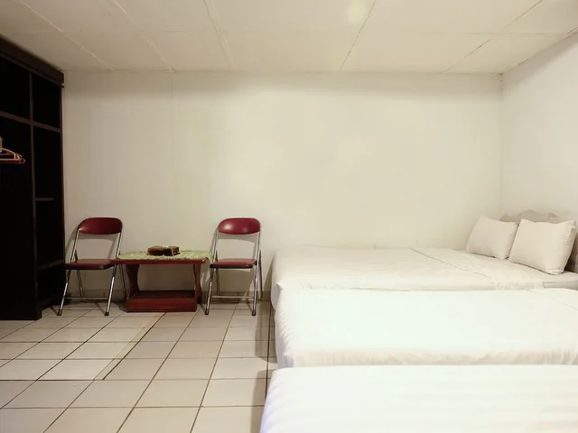 غرفة عائلية بسرير كوين وسريرين منفصلين، Hotel Martani 4/6
