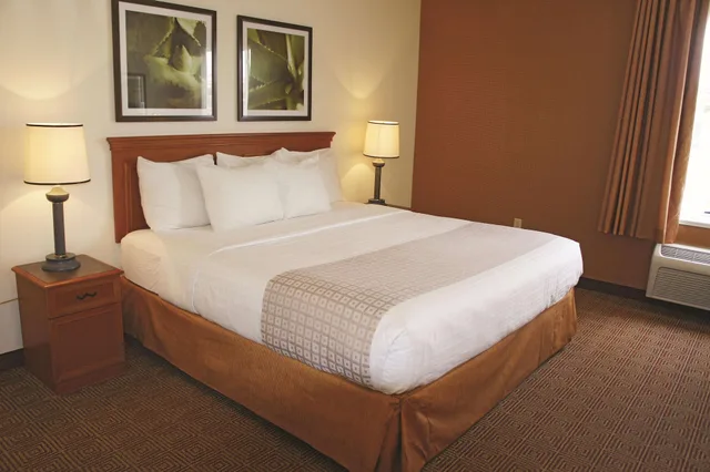 غرفة بسرير كينج، La Quinta Inn & Suites by Wyndham Lakeland East 2/3