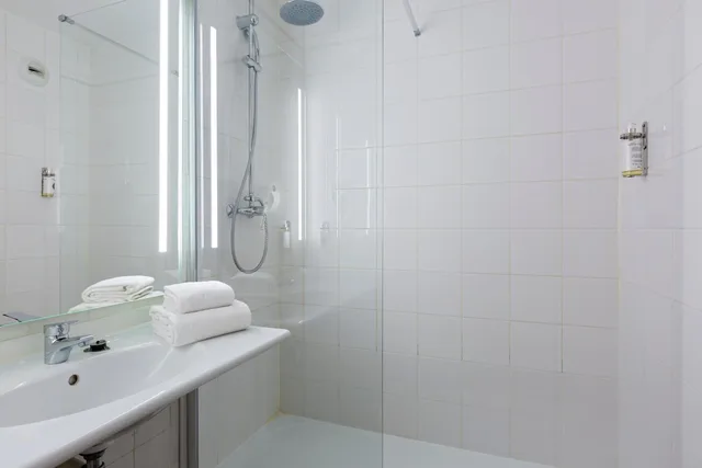 Room, 4 Beds, Comfort Hotel Paris Porte d Ivry 4/4