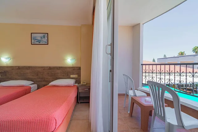 غرفة قياسية بسرير مزدوج وسرير فردي في المبنى الرئيسي، Sayanora Hotel & Park 3/7