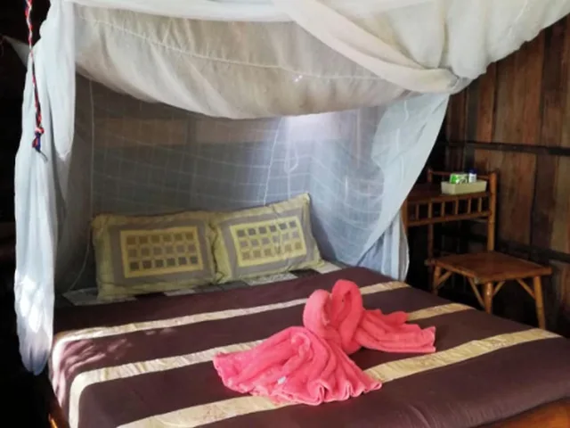 كابينة أساسية بسرير كينج وسرير فردي بإطلالة جزئية على البحر، Bonhomie Beach Cottages 1/1