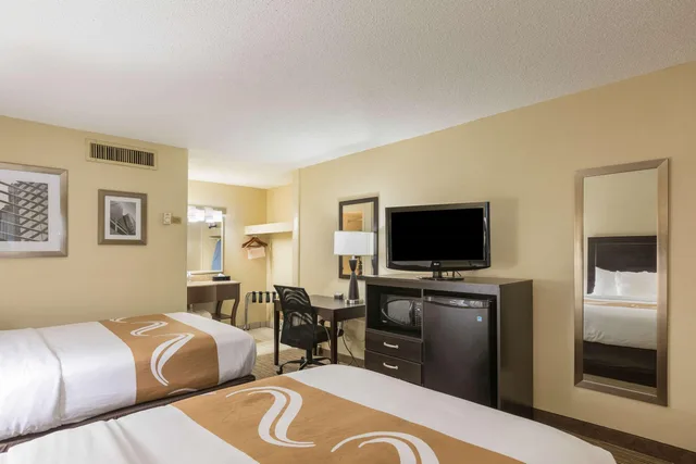 غرفة بسريرين مزدوجين، Quality Inn University 1/4