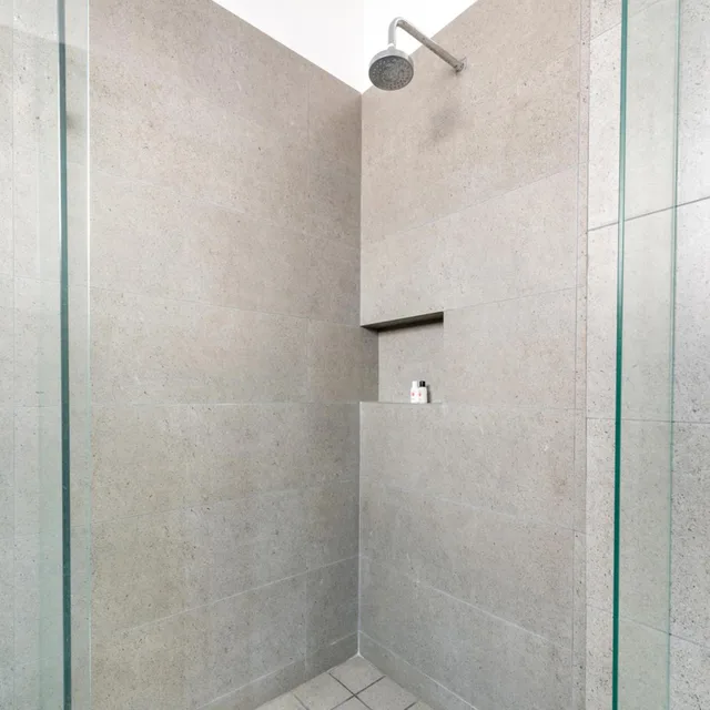 Deluxe, Suites Internacional 6/6