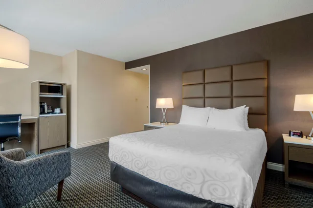 Superior, Queen Bed, Best Western Premier Chateau Granville Hotel and Suites and Conf. Centre 1/4