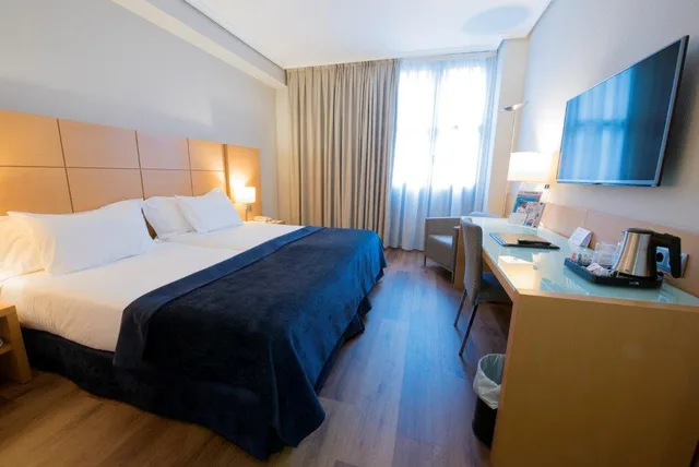 غرفة قياسية بسرير مزدوج، Silken Ciudad de Vitoria Hotel 2/3