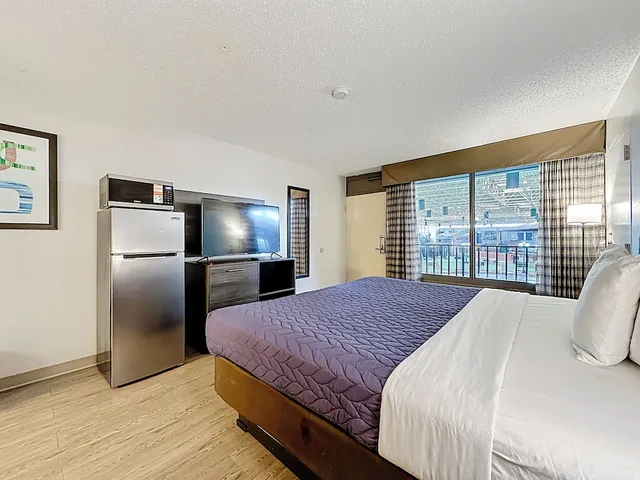 غرفة قياسية بسرير كينج، Stayable Suites Jacksonville West 2/10