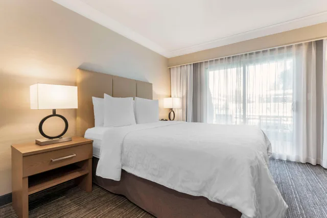 غرفة بسرير كوين لذوي الإعاقة، Best Western Plus Kelowna Hotel and Suites 4/5