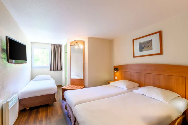 غرفة قياسية بثلاثة أسرّة، Comfort Hotel Amiens Nord 1/4