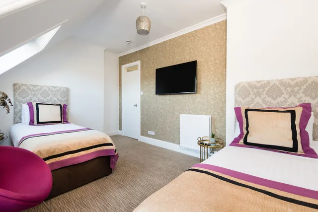 غرفة عائلية كبيرة بسرير مزدوج وسريرين منفصلين، Scotlands Spa Hotel 10/10