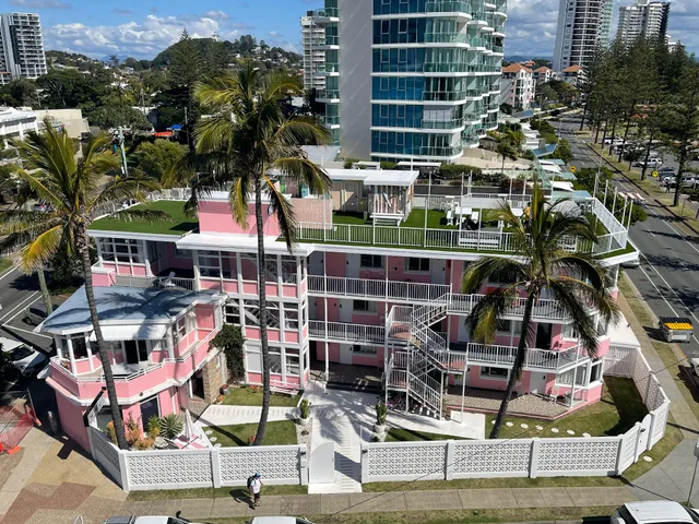 Run Of House, The Pink Hotel Coolangatta 1/1