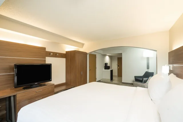 غرفة بسرير كينج لذوي الإعاقة، Holiday Inn Express Hotel Suites Louisville East 3/4