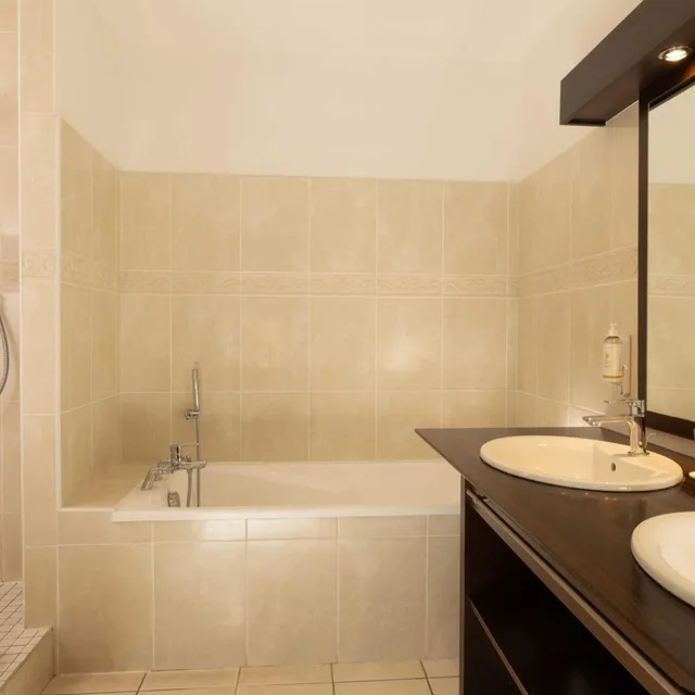 Prestige, Garden or Vineyard View، Le Richebourg Hotel Restaurant Spa 9/10