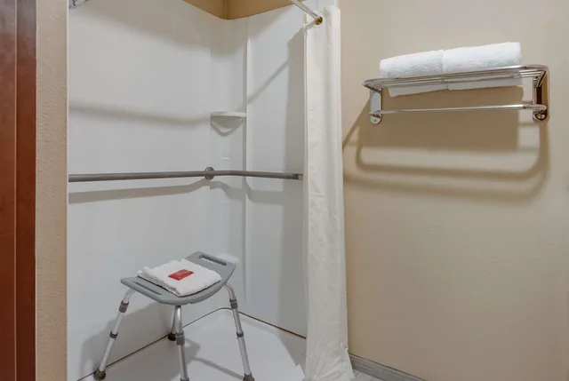 غرفة بسرير كينج لذوي الإعاقة، SureStay Plus Hotel by Best Western Reno Airport 7/7