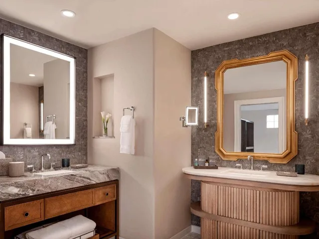 Private, 1 Bedroom, Suite, King Bed, 2 Queen Beds, Balcony or Patio, Bathtub, Fairmont Scottsdale Princess 4/6