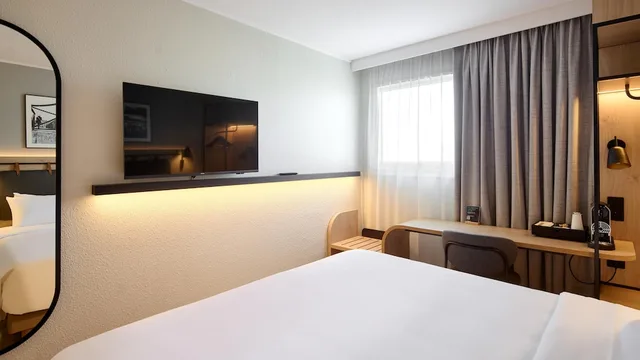 Superior, King Bed, CAMPANILE VILLEJUIF 6/8