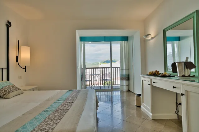 Room, Double or Twin Bed, Lateral Side Sea View، El Faro Hotel 4/7